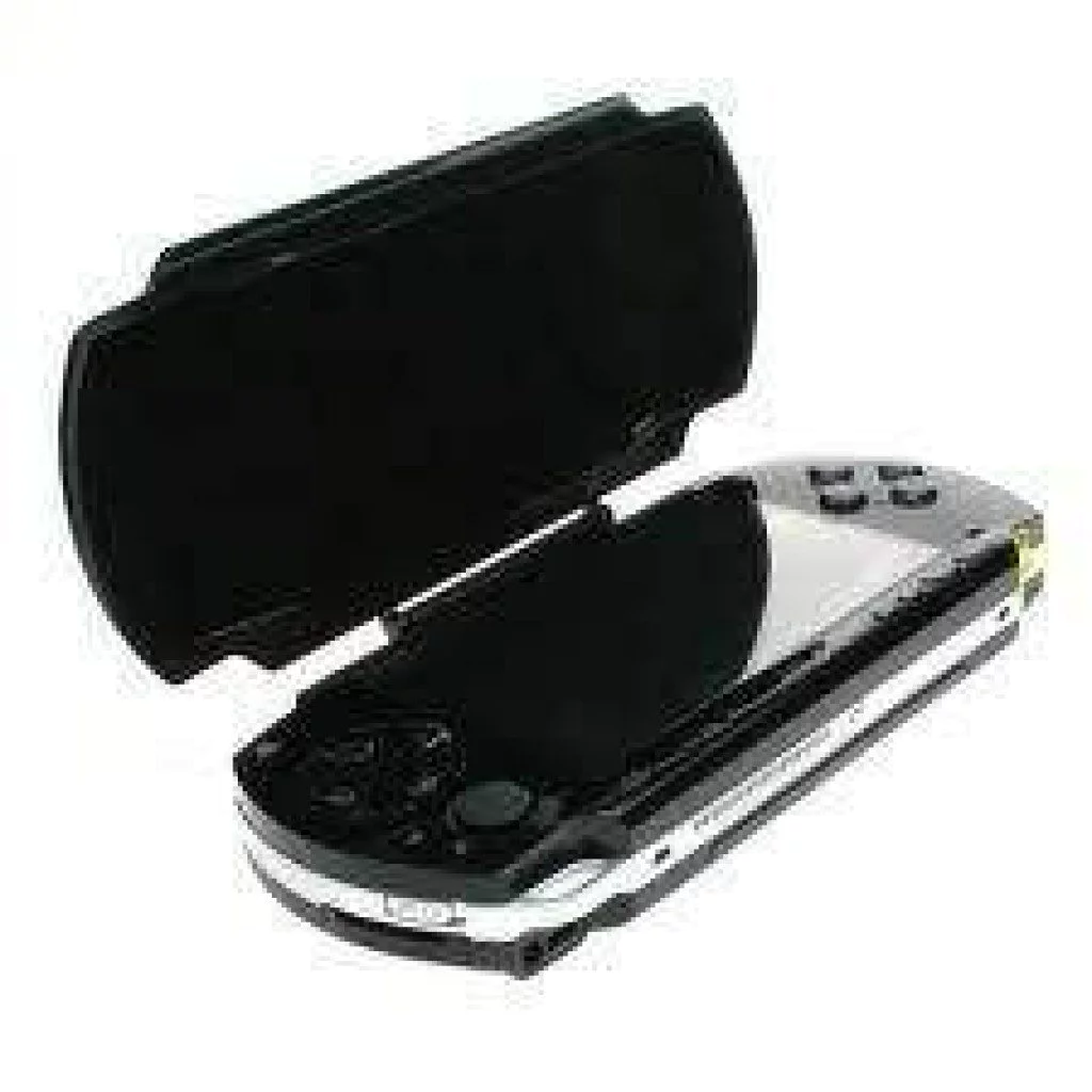 SCREEN ARMOR BLACK & 4 UMD PLASTIC CASE (PSP 1000/2000/3000) GCTECH